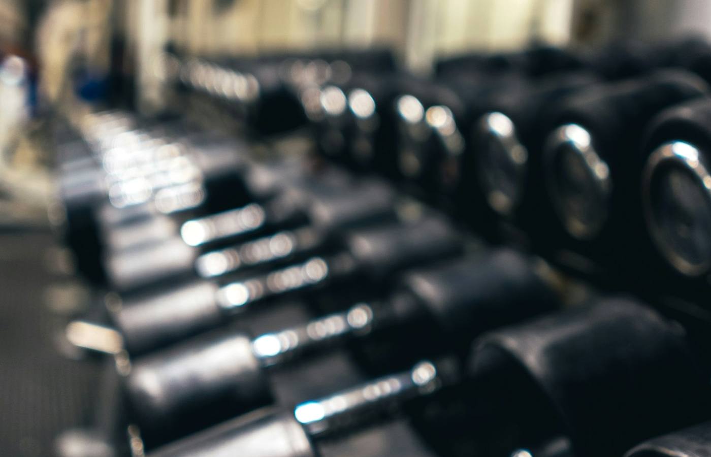 Fitness vybaveni v modernim gymu